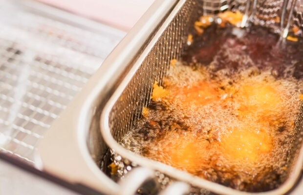 Laura’s Alt Headlines – Unruly Customer Gets Struck with Fry Basket and Trash Can